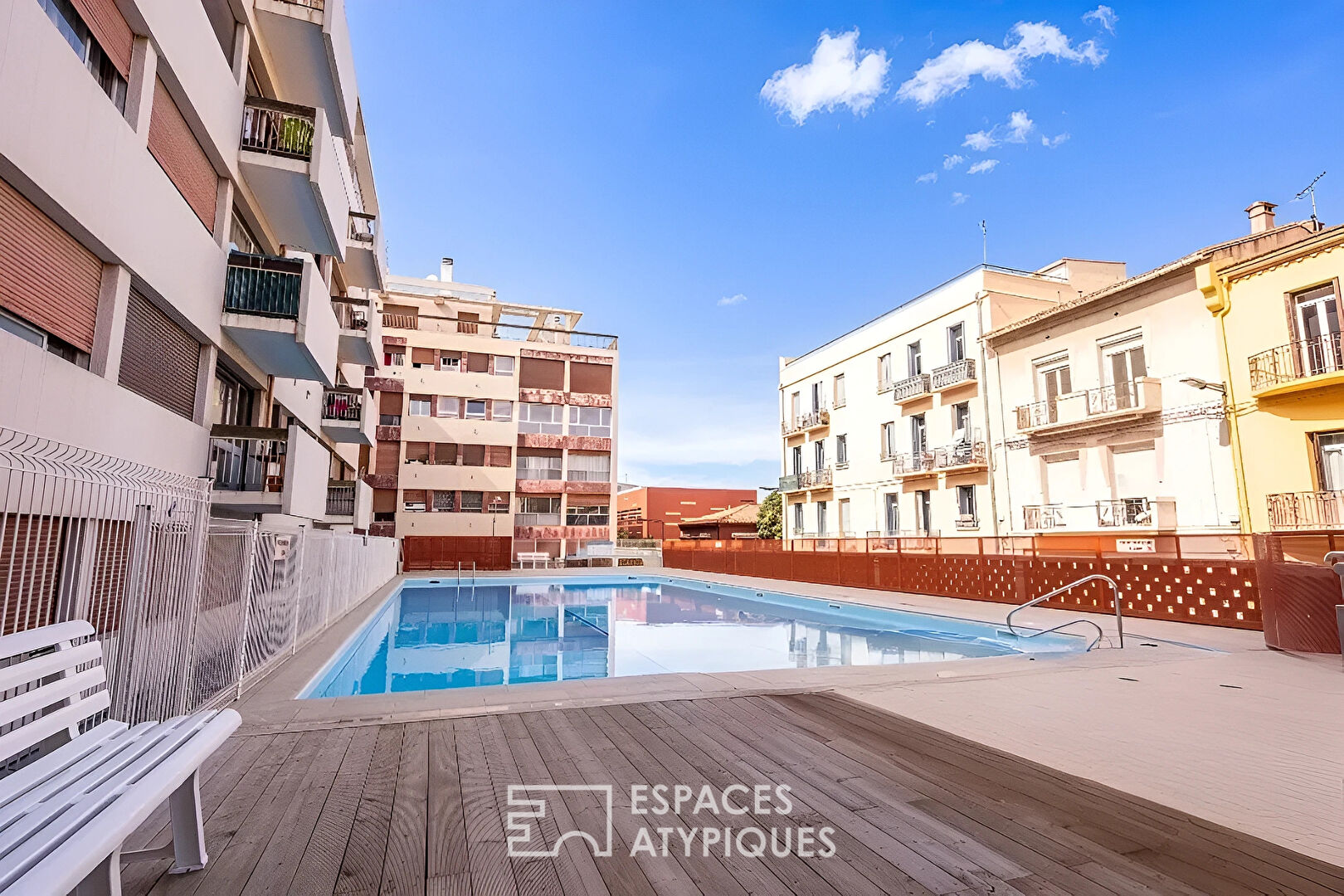 Ancien cabinet réhabilité en appartement avec piscine