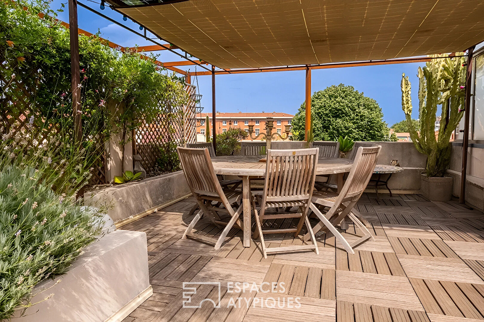 Maison de caractère avec toit-terrasse paysagé