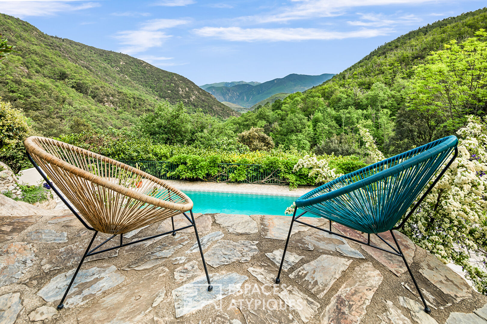 Authentique Mas avec Piscine dans un cadre préservé et enchanteur