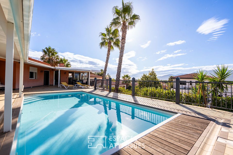 Maison d'architecte avec piscine et terrasse panoramique
