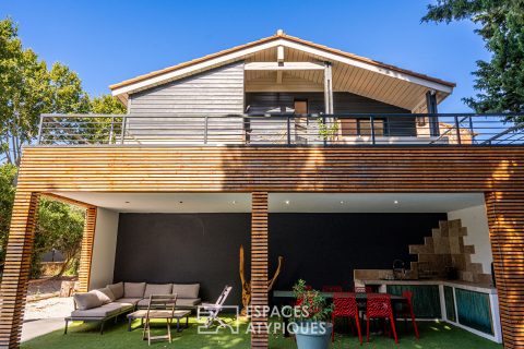 Ancien chai rénové avec extension contemporaine et piscine