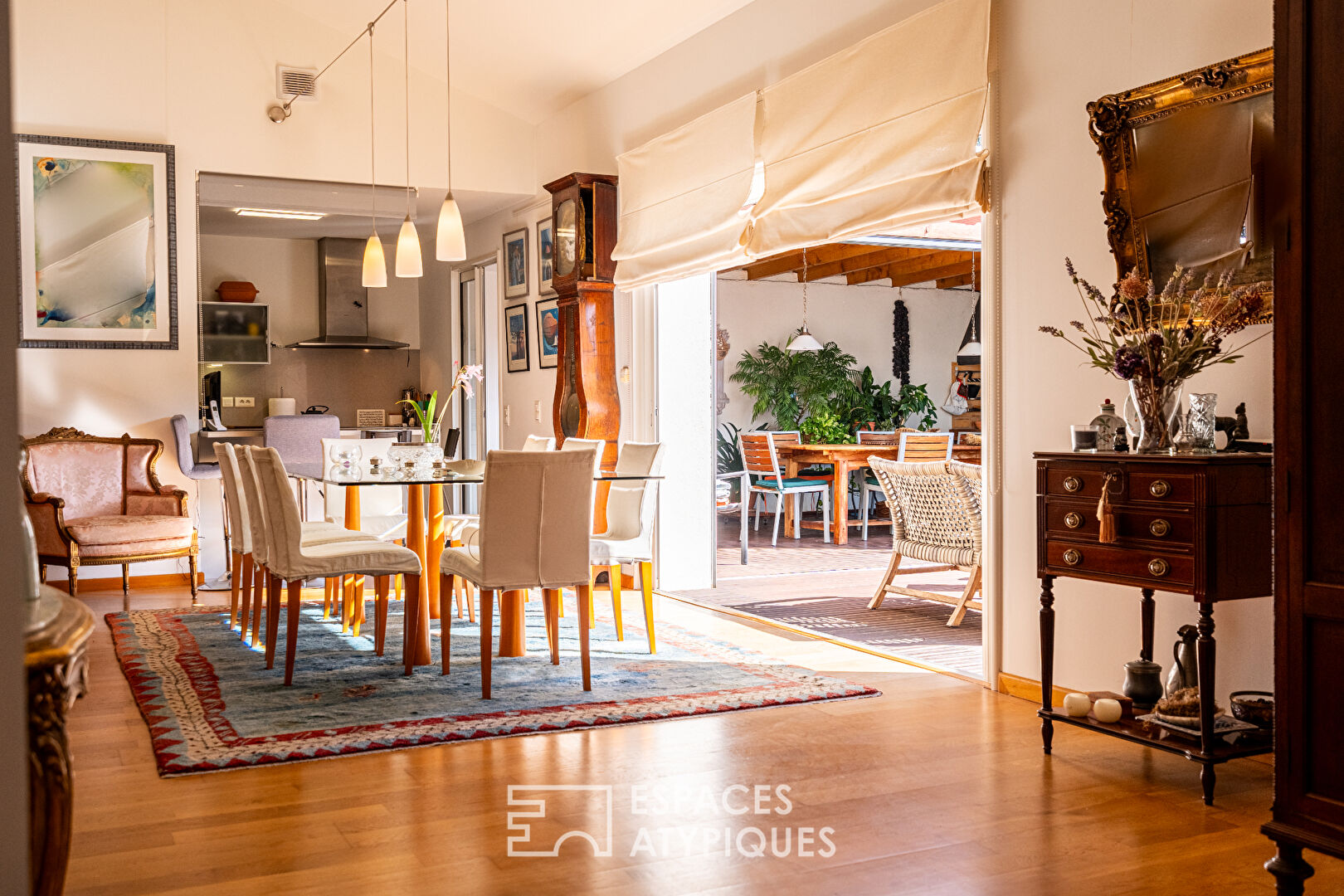 Villa avec piscine et jardin luxuriant dans le quartier du Golf