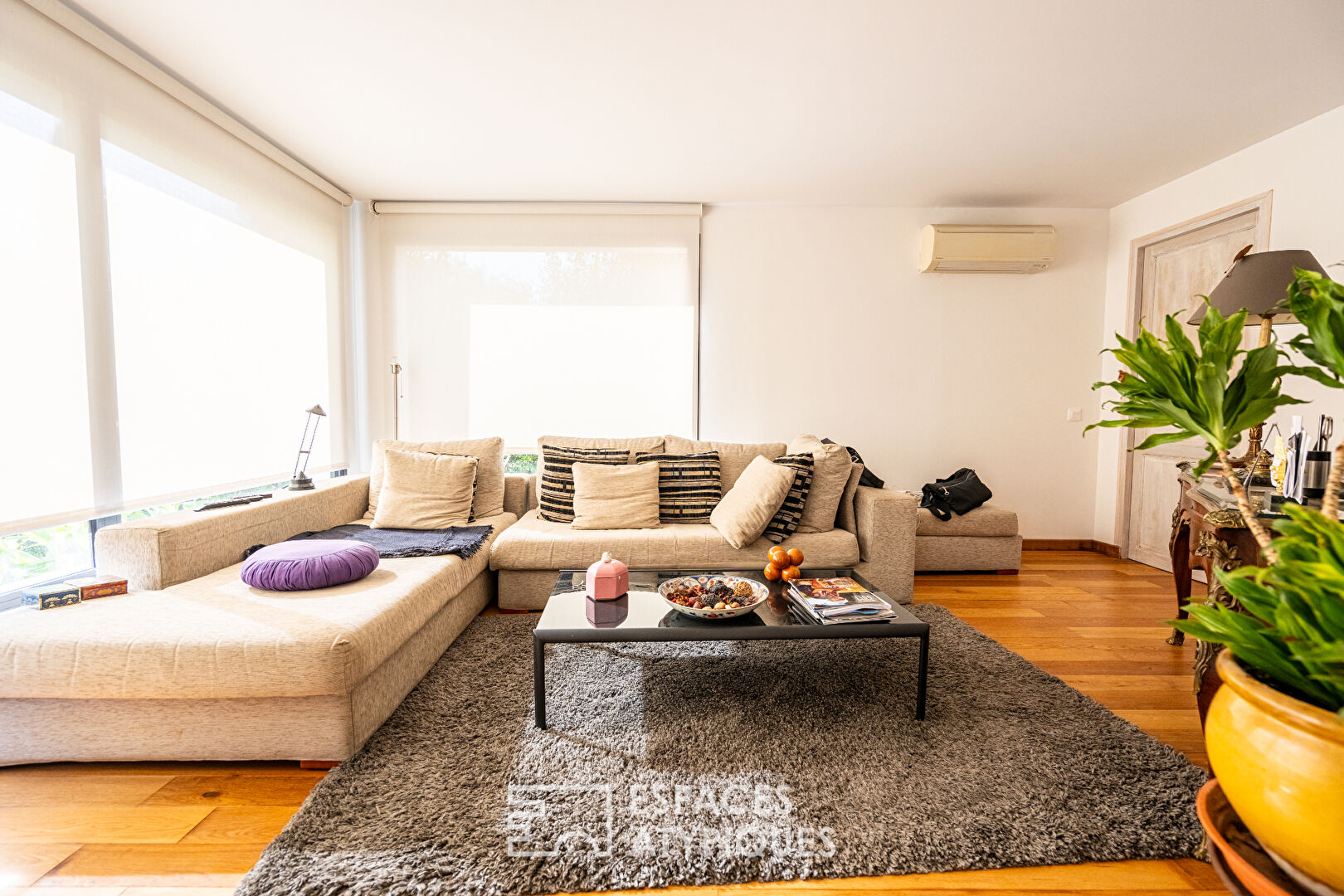 Villa avec piscine et jardin luxuriant dans le quartier du Golf