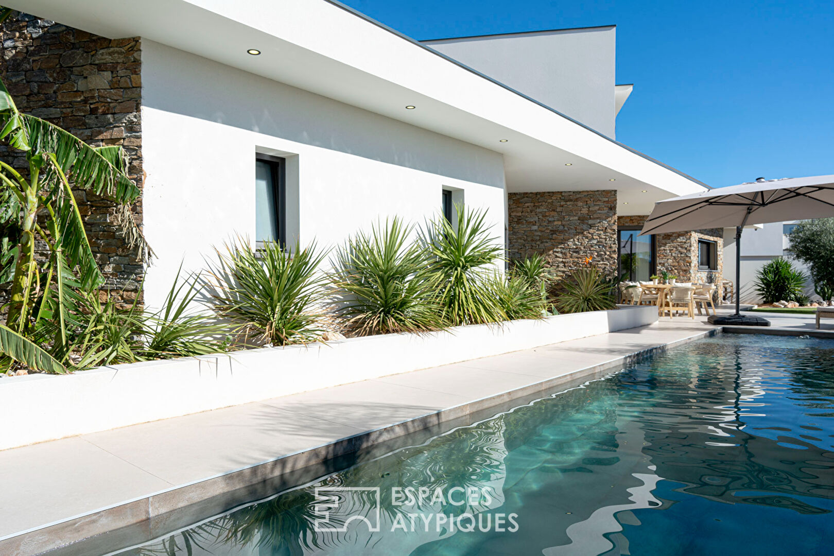 Remarquable villa aux lignes épurées avec piscine à Villeneuve-de-la-Raho