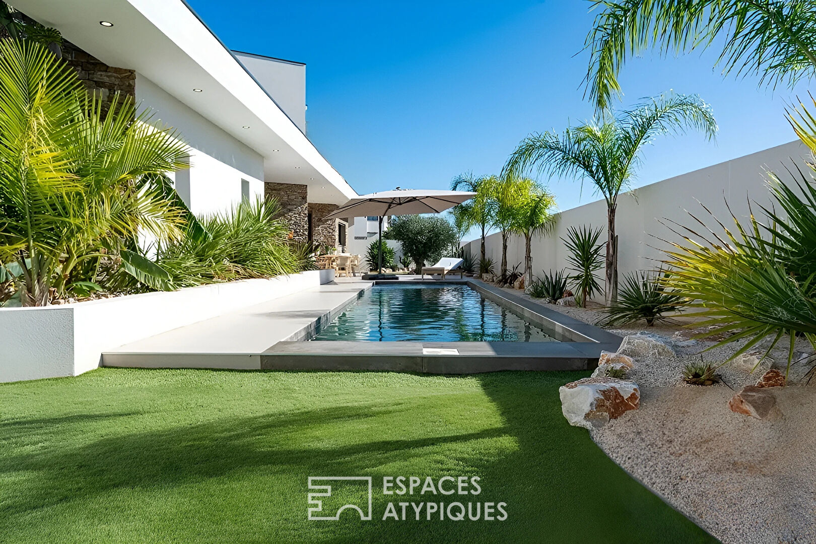 Remarquable villa aux lignes épurées avec piscine à Villeneuve-de-la-Raho