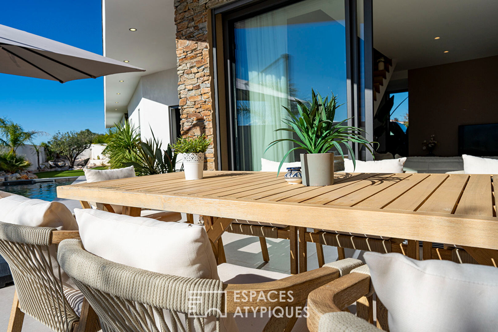 Remarquable villa aux lignes épurées avec piscine à Villeneuve-de-la-Raho