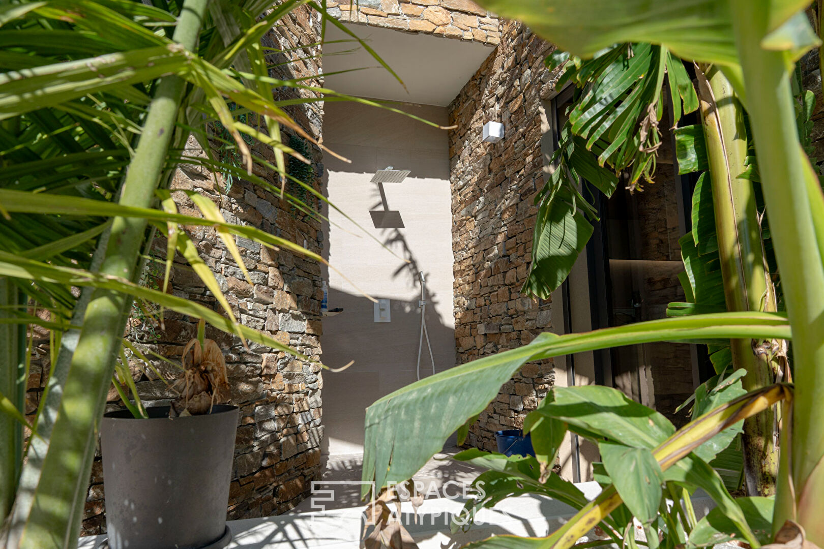 Remarquable villa aux lignes épurées avec piscine à Villeneuve-de-la-Raho