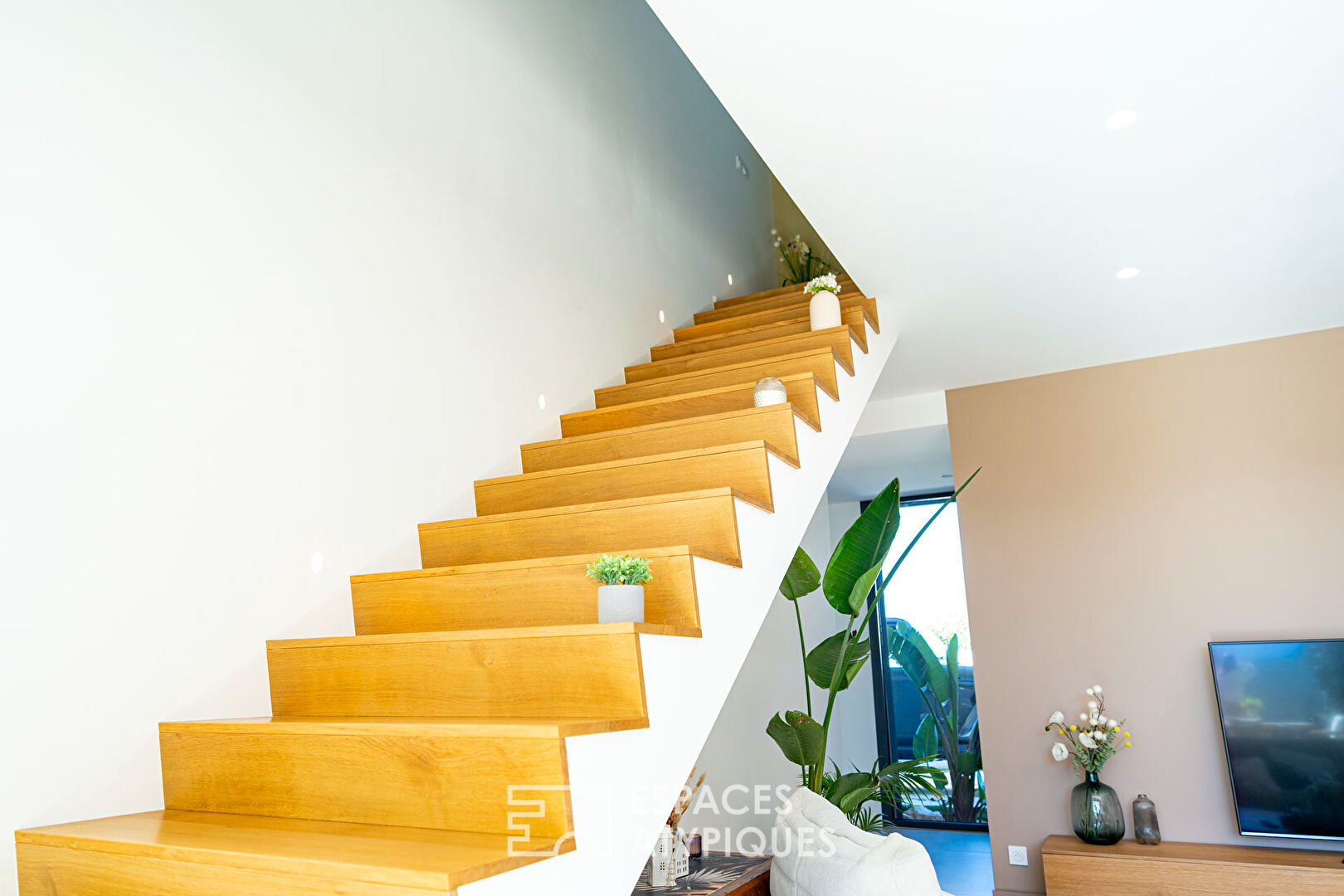 Remarquable villa aux lignes épurées avec piscine à Villeneuve-de-la-Raho