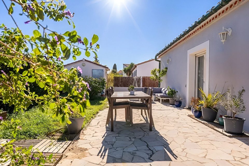 Plain-pied lumineux avec jardin paisible