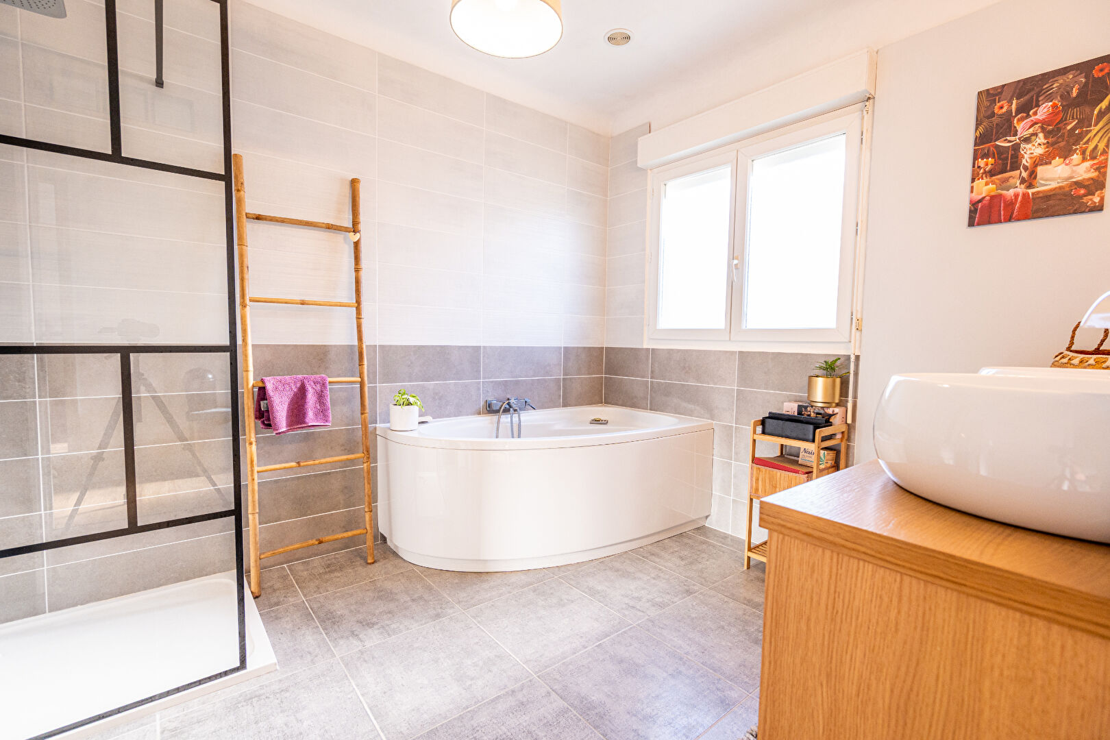 Plain-pied lumineux avec jardin paisible