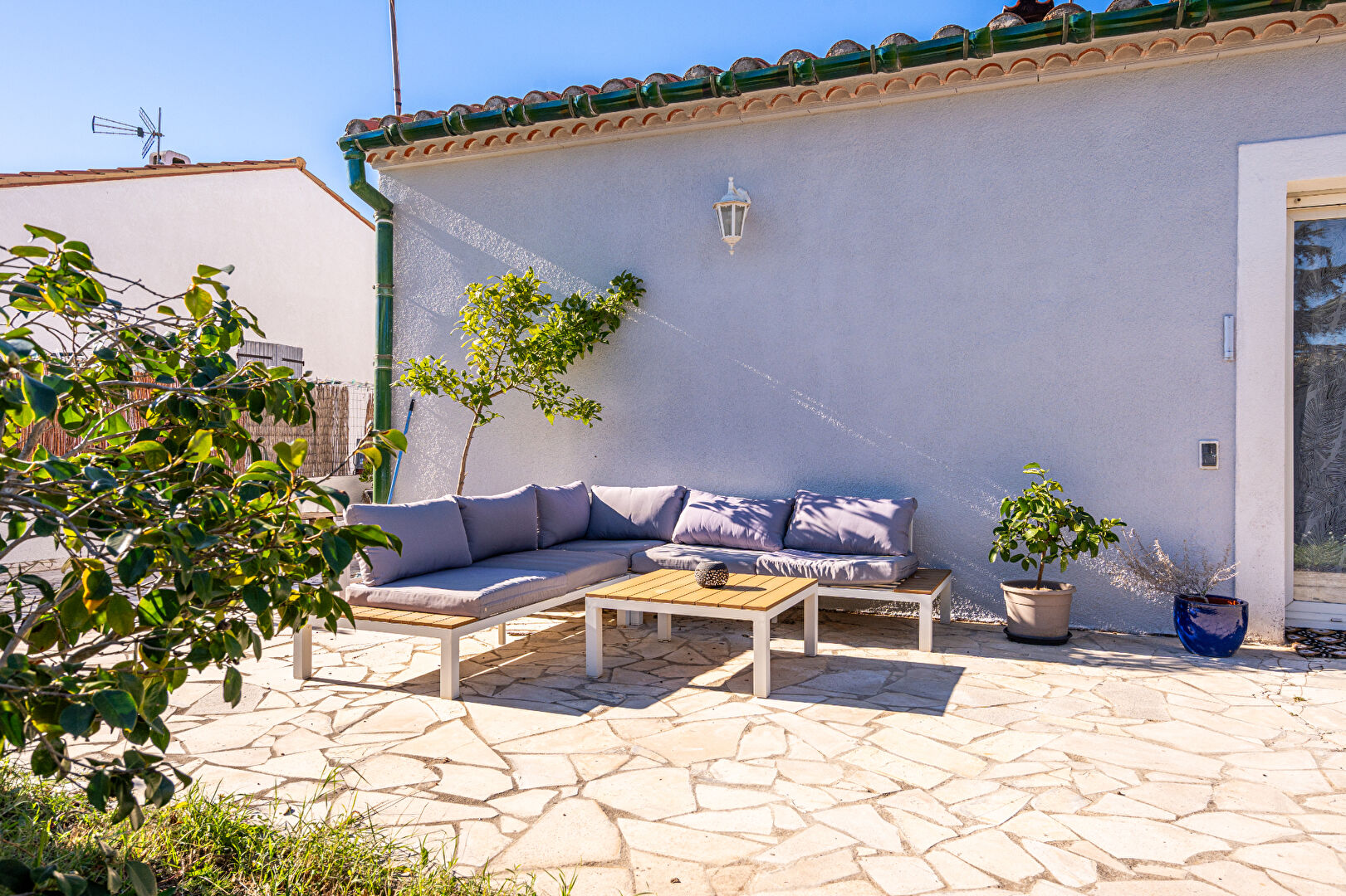 Plain-pied lumineux avec jardin paisible