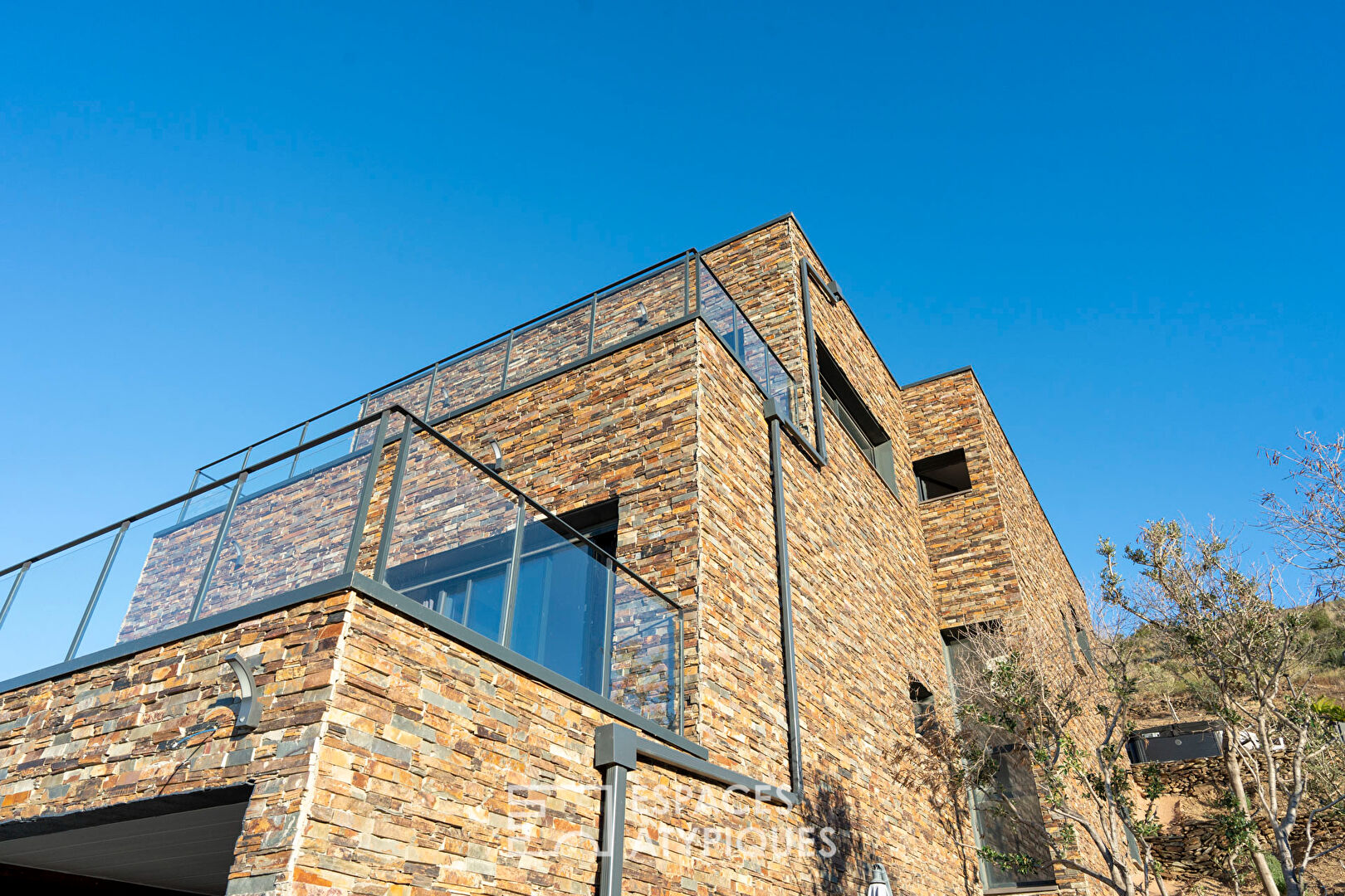 Villa contemporaine à Port-Vendres avec vue panoramique mer et montagnes