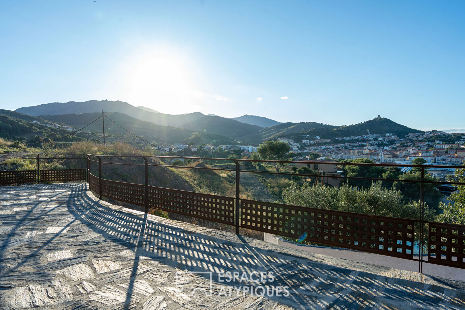 Villa contemporaine à Port-Vendres avec vue panoramique mer et montagnes