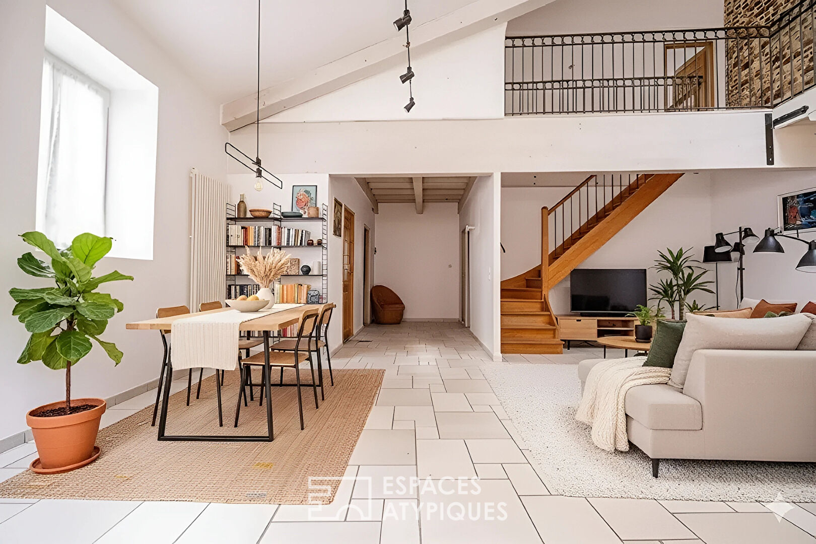 Loft duplex de caractère avec patio et terrasse au coeur de Bompas