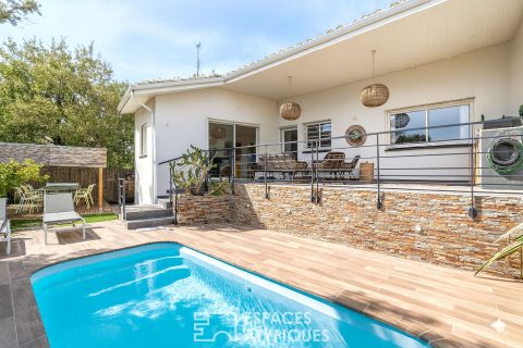 Villa contemporaine suspendue en lisière de forêt