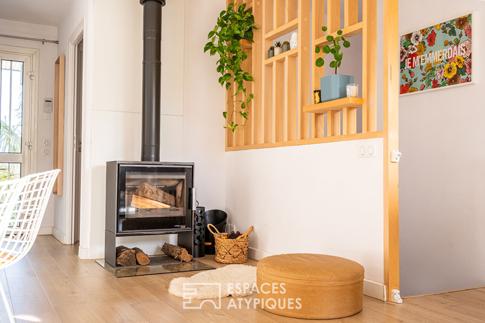 Villa contemporaine suspendue en lisière de forêt