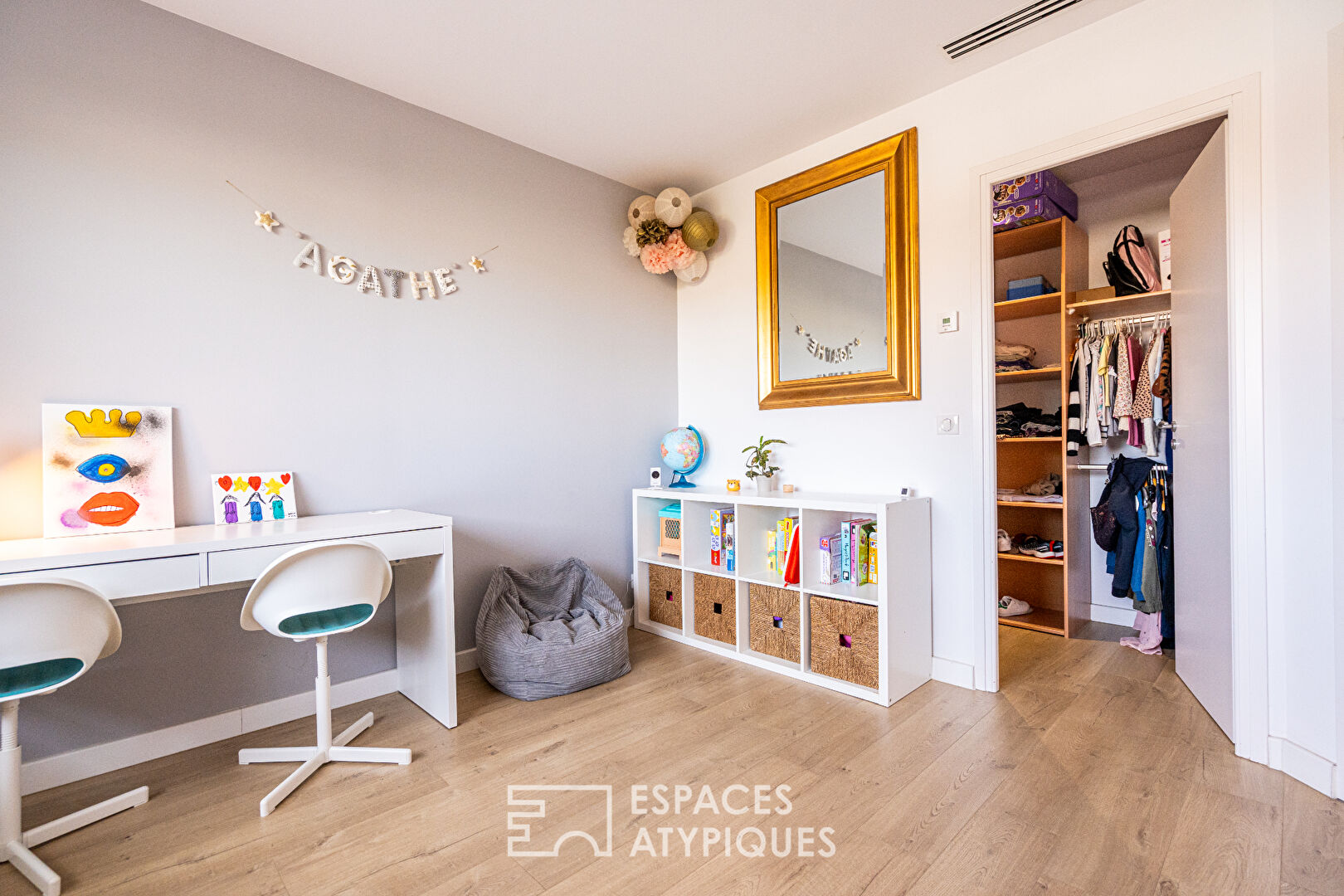 Villa contemporaine suspendue en lisière de forêt