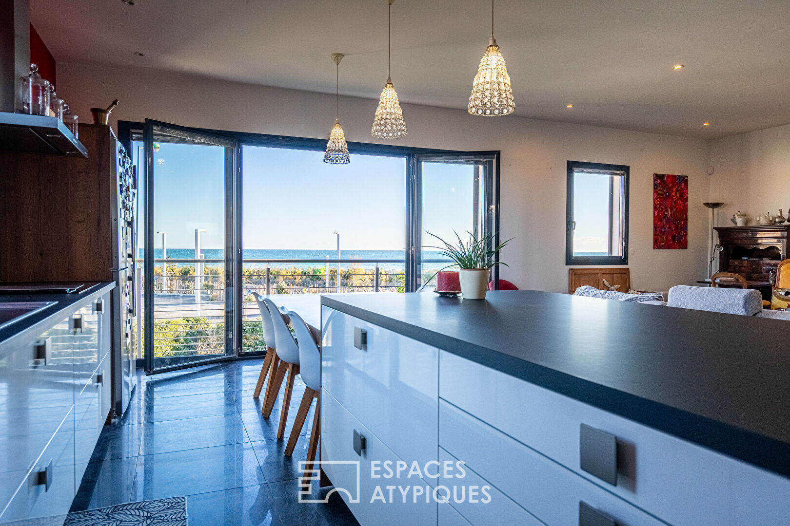Villa contemporaine en première ligne, sublime vue mer