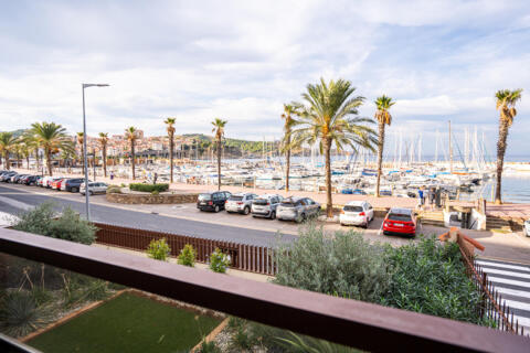 Apartment with port and sea views, terrace and garage