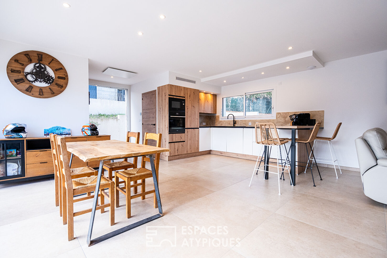 Villa récente avec jardin, un écrin récent aux accents de pierre a proximité de Perpignan