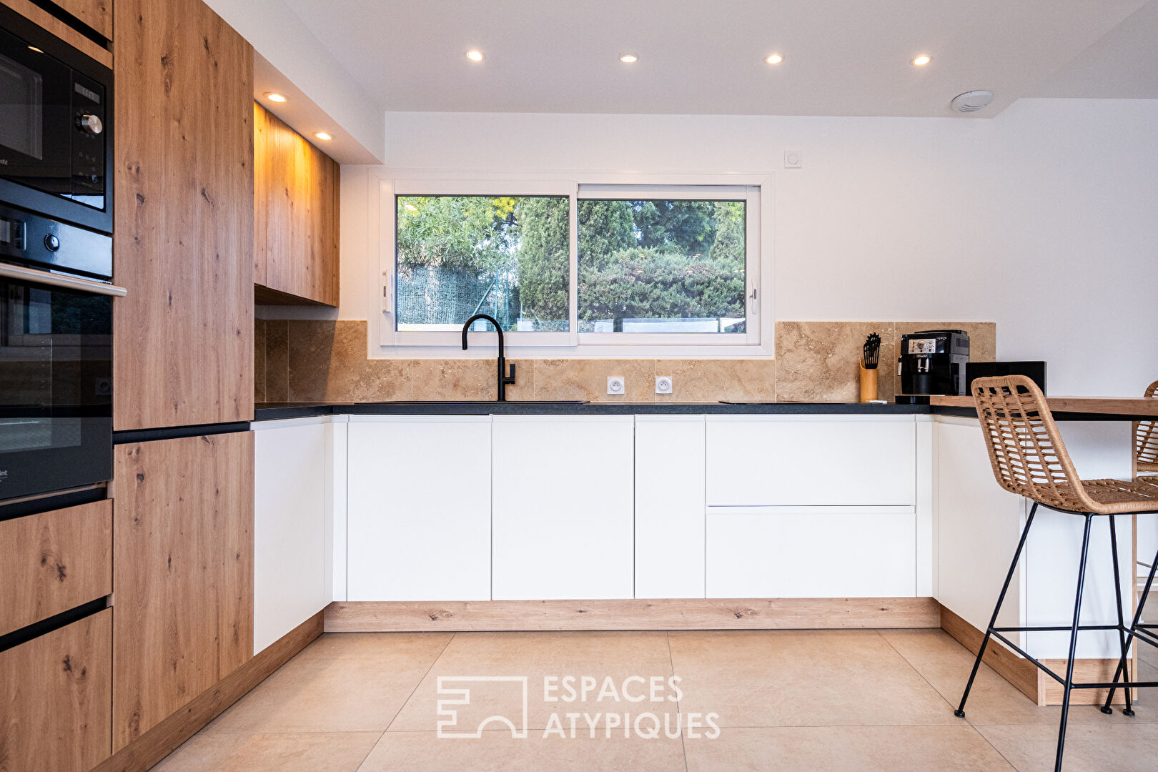 Villa récente avec jardin, un écrin récent aux accents de pierre a proximité de Perpignan