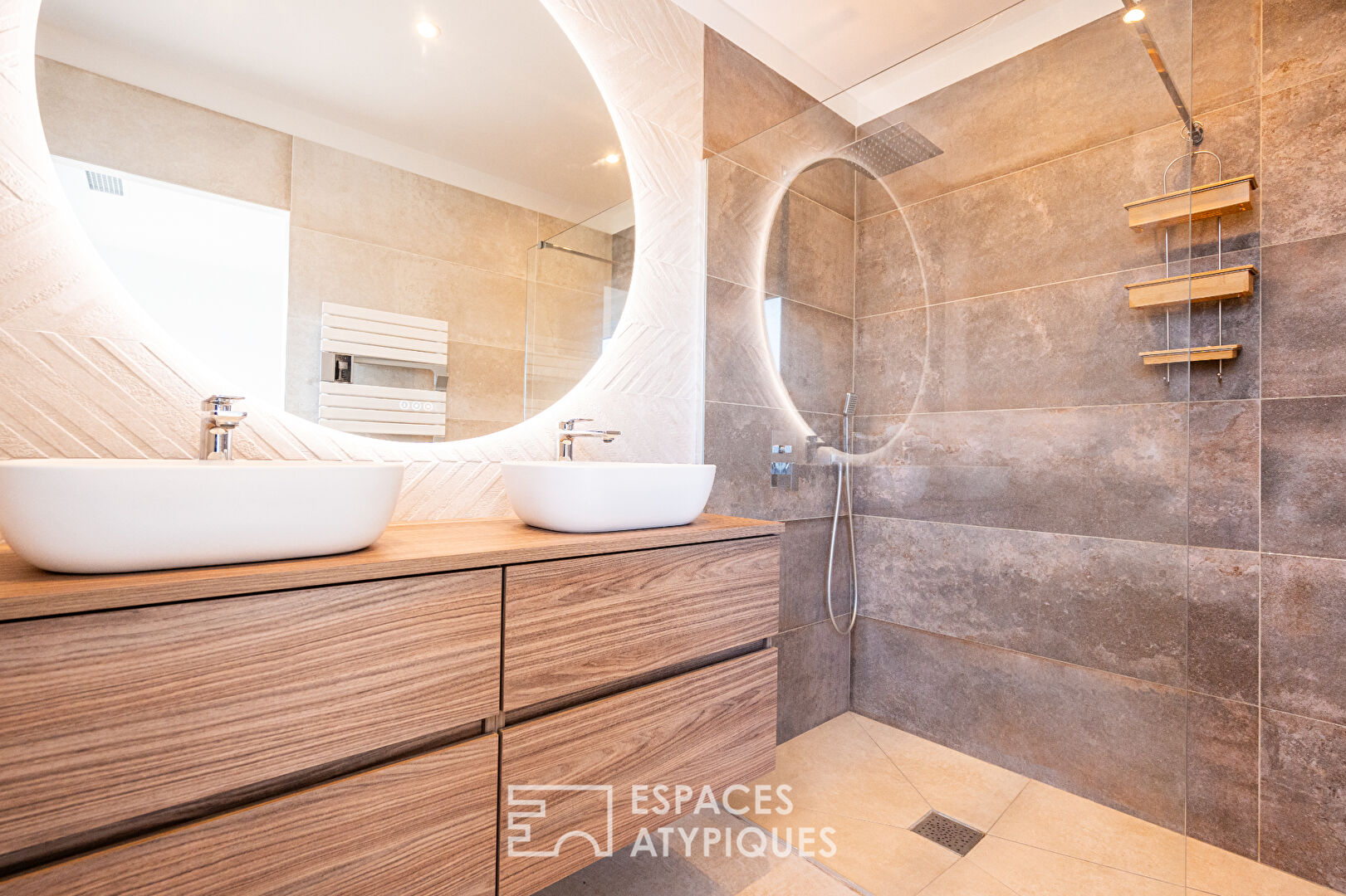 Villa récente avec jardin, un écrin récent aux accents de pierre a proximité de Perpignan