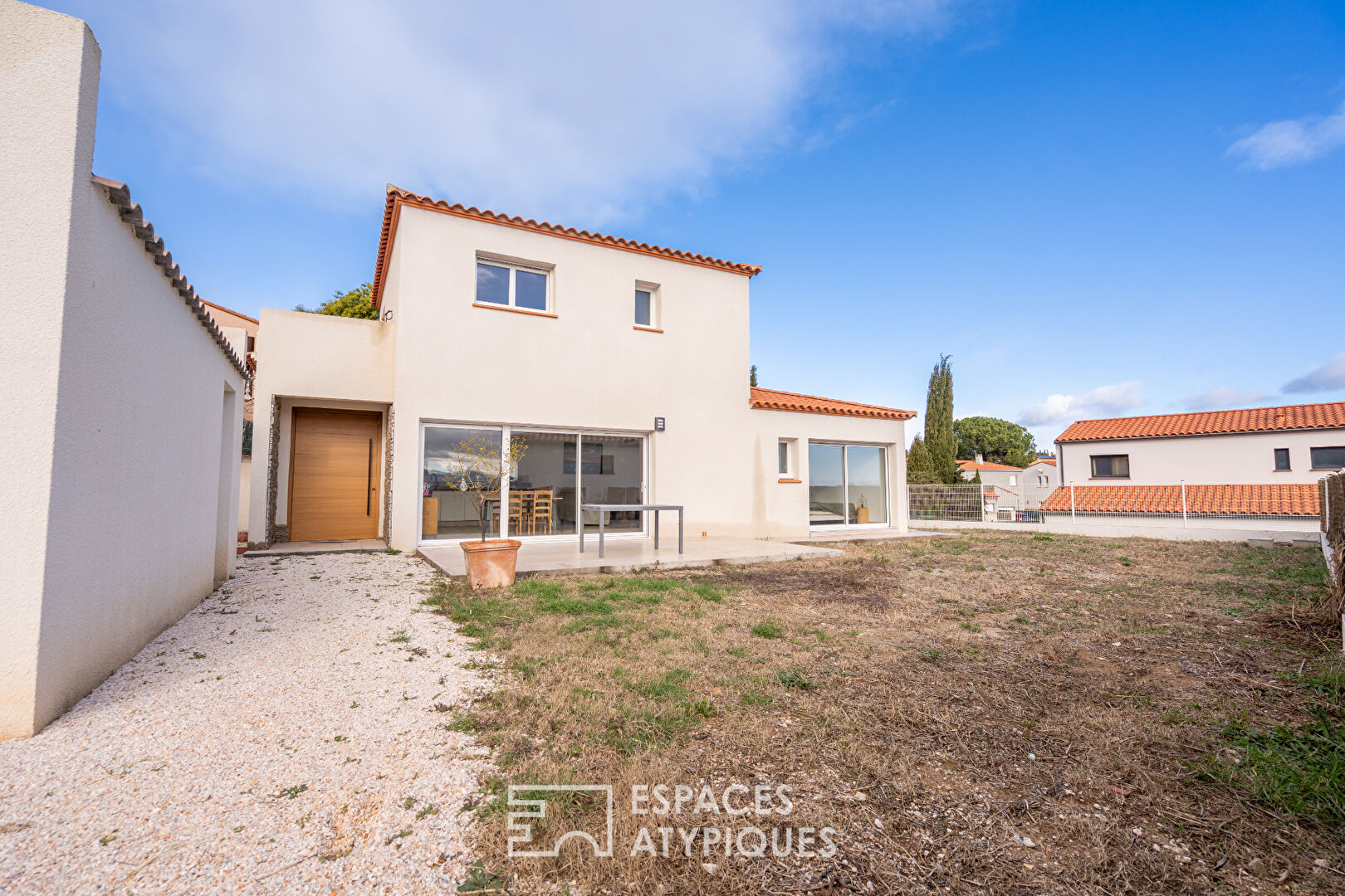 Villa récente avec jardin, un écrin récent aux accents de pierre a proximité de Perpignan