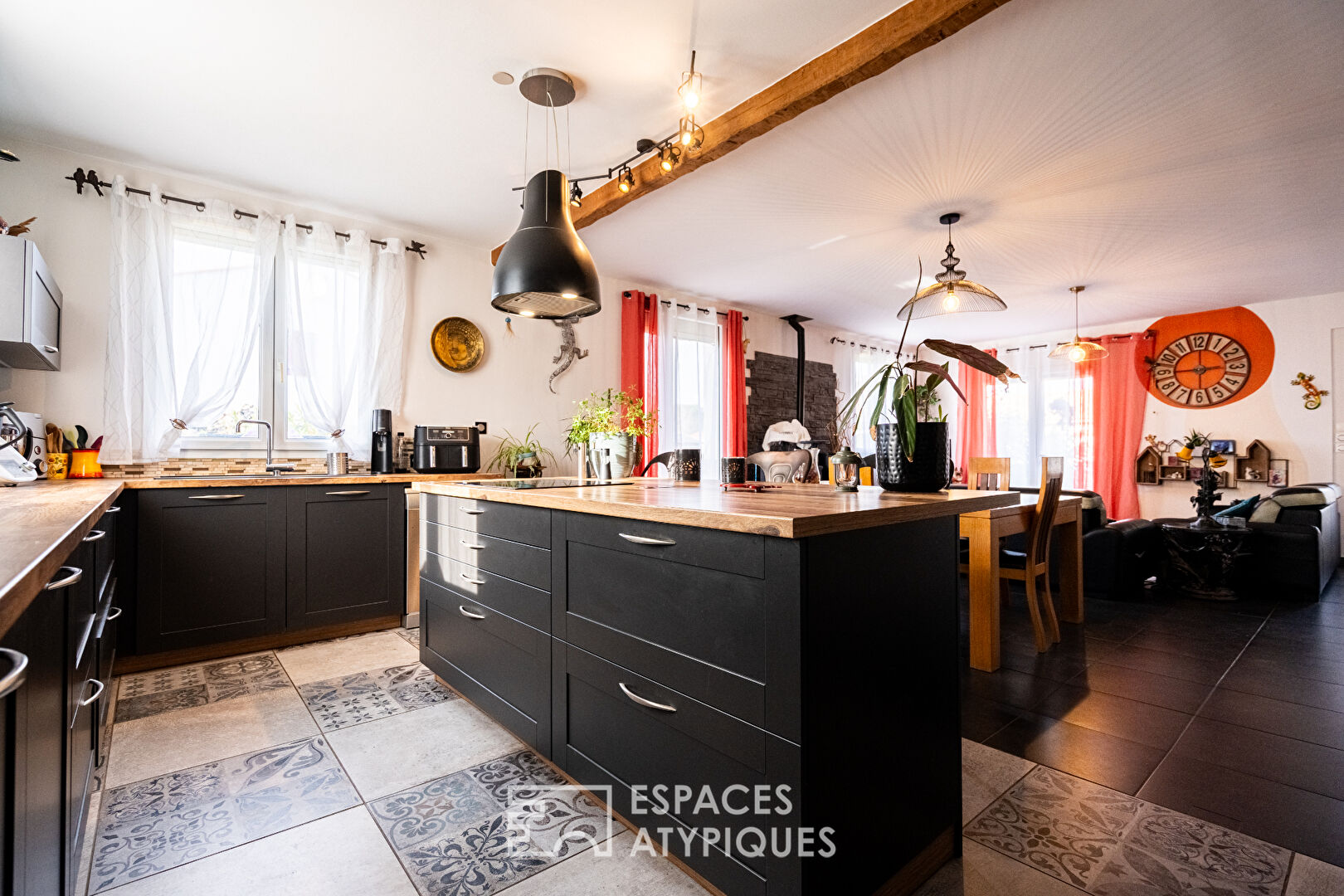 Maison familiale avec jardin et piscine