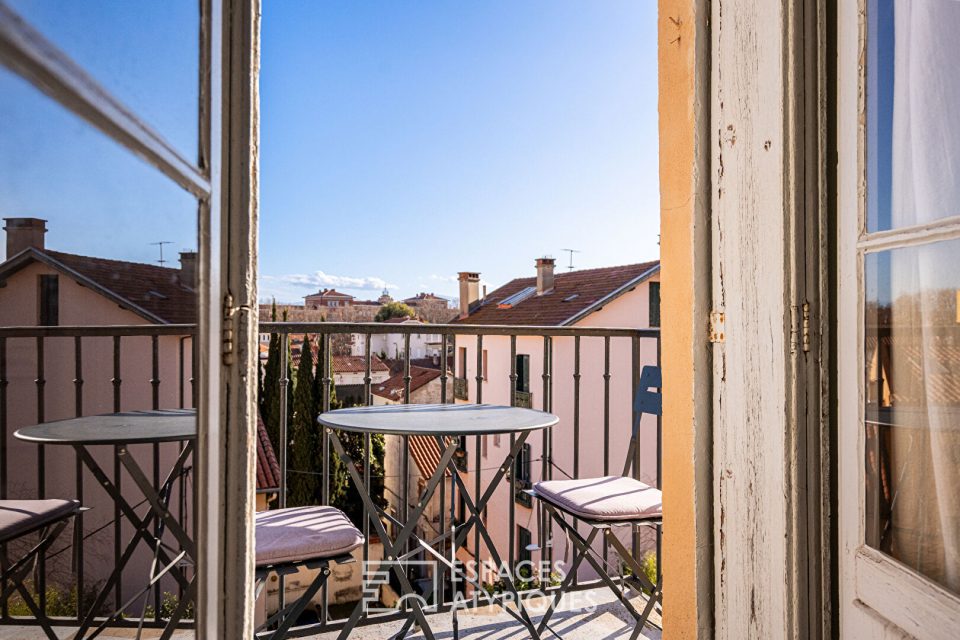 Appartement de caractère dans un bel immeuble ancien avec vue