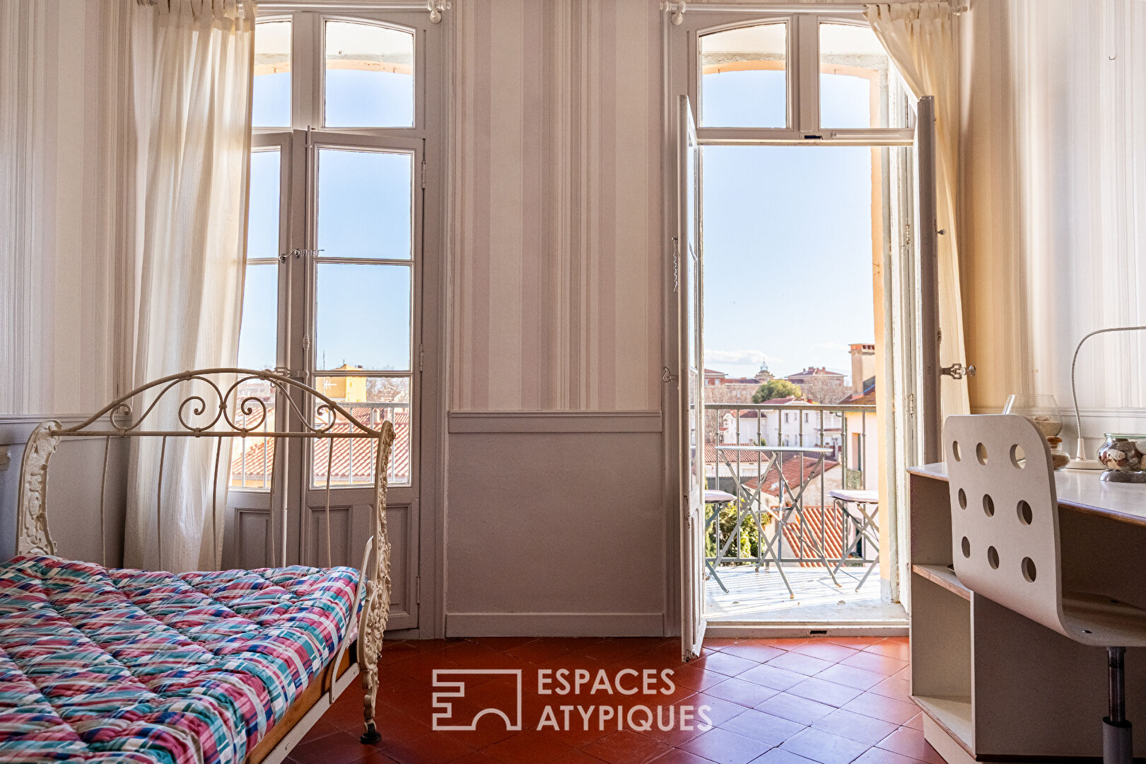 Appartement de caractère dans un bel immeuble ancien avec vue