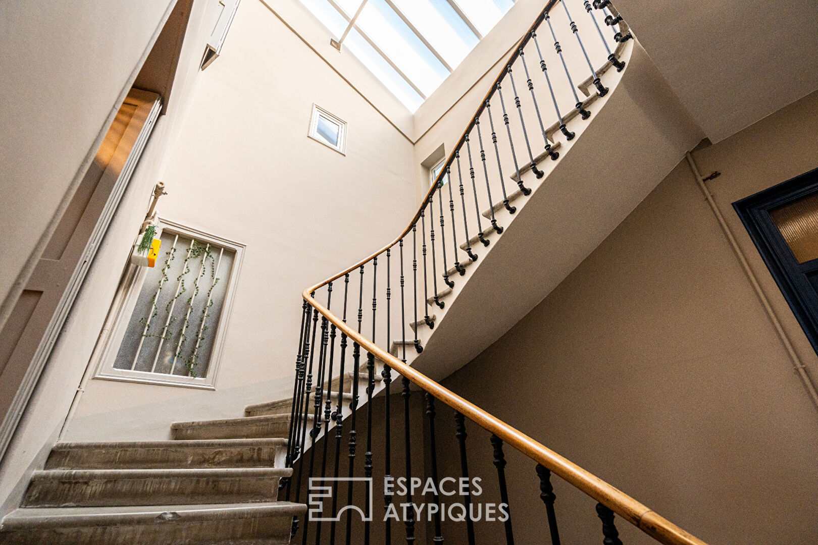 Appartement de caractère dans un bel immeuble ancien avec vue