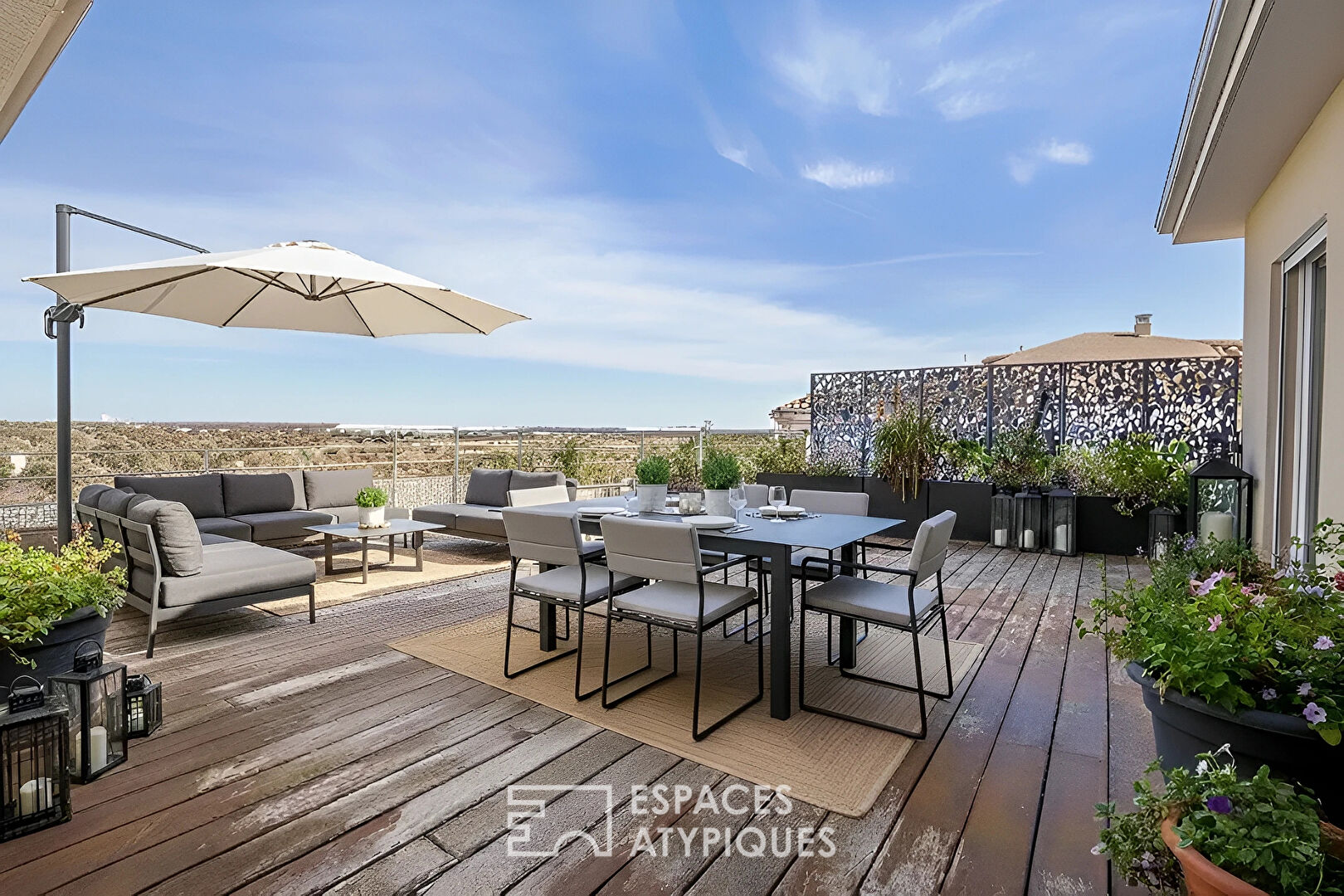 Maison moderne avec vue dégagée