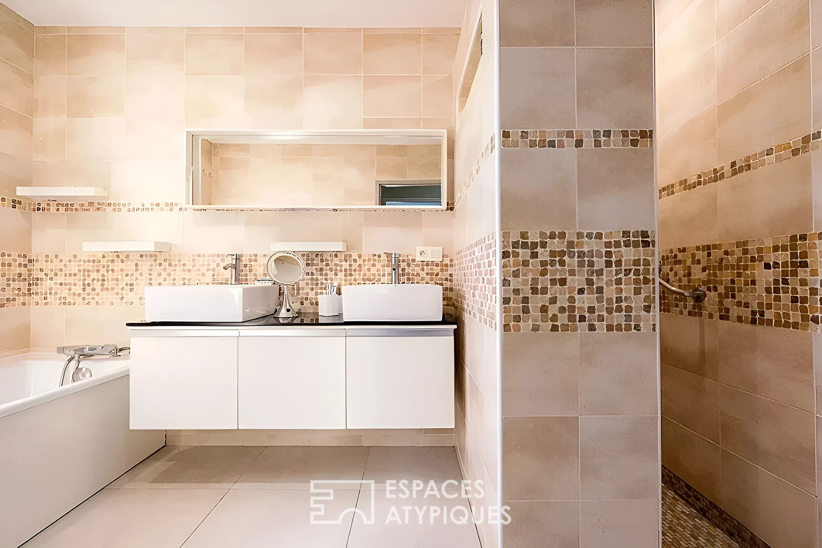 Maison moderne avec vue dégagée