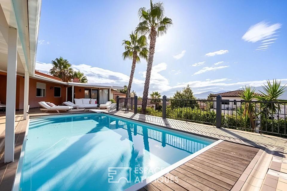 Maison d'architecte avec piscine et terrasse panoramique