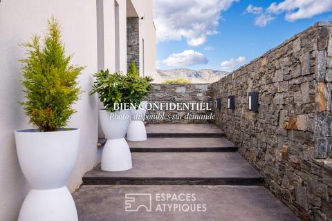 Superbe villa contemporaine avec vue imprenable sur les massifs