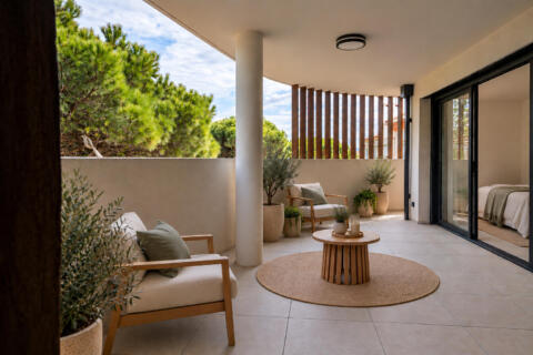 Appartement contemporain en première ligne face à la Méditerranée