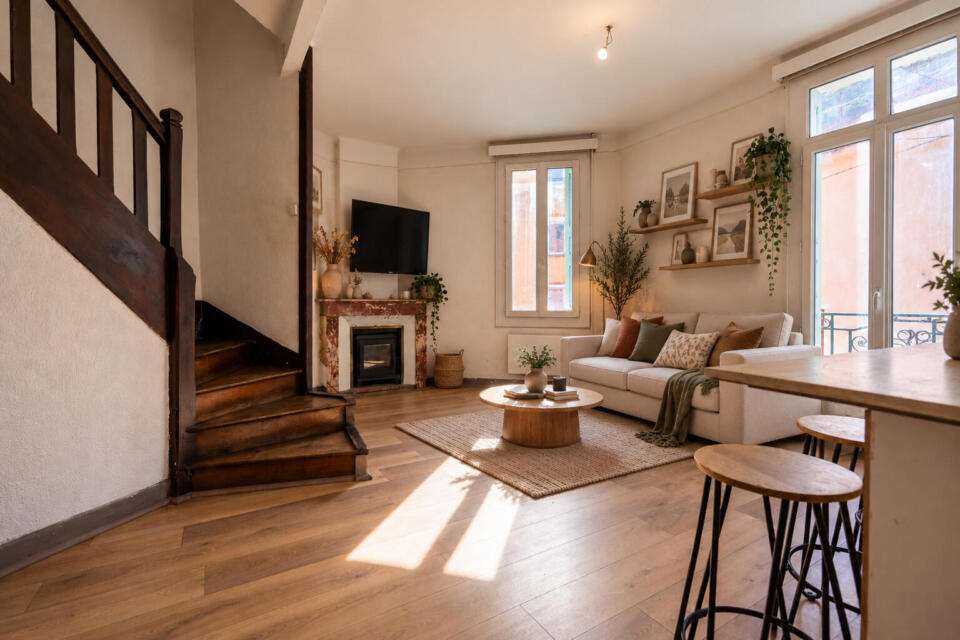 Maison de village au charme authentique et potentiel locatif à Sahorre