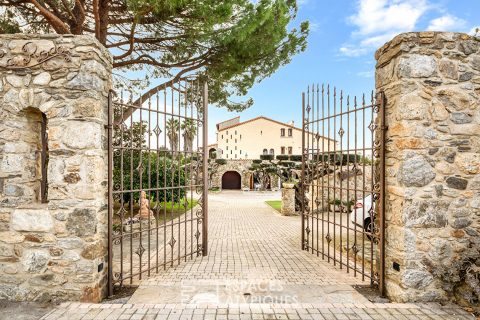 Character House with Landscaped Garden, Swimming Pool and View of the Albères