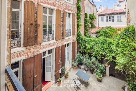 Hôtel particulier avec patio et ancienne chapelle du 14ème siècle