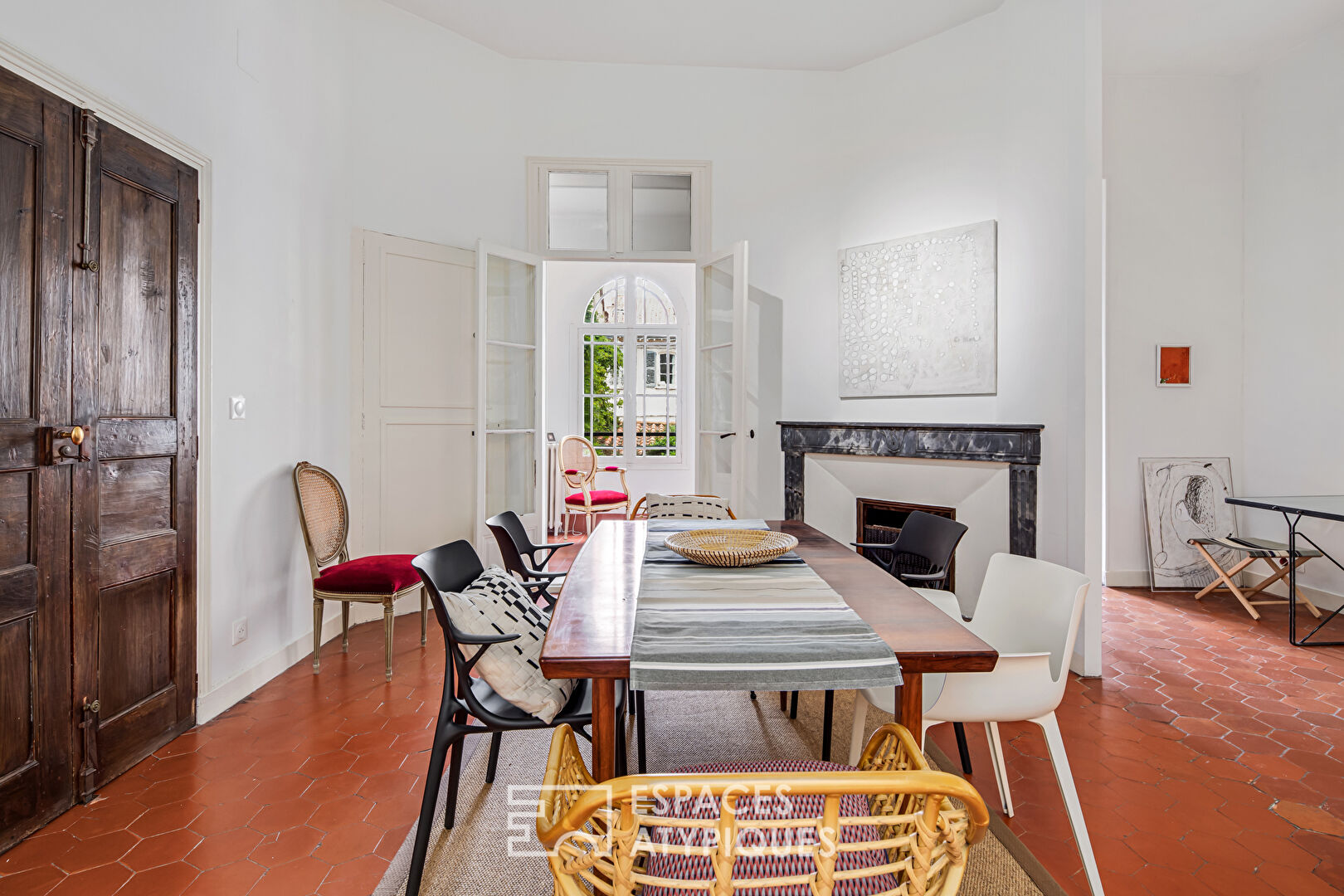 Hôtel particulier avec patio et ancienne chapelle du 14ème siècle