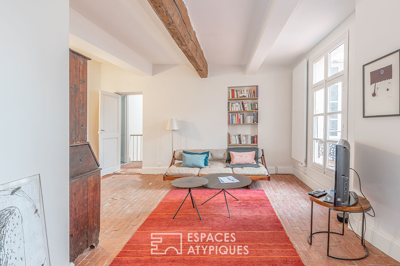 Hôtel particulier avec patio et ancienne chapelle du 14ème siècle