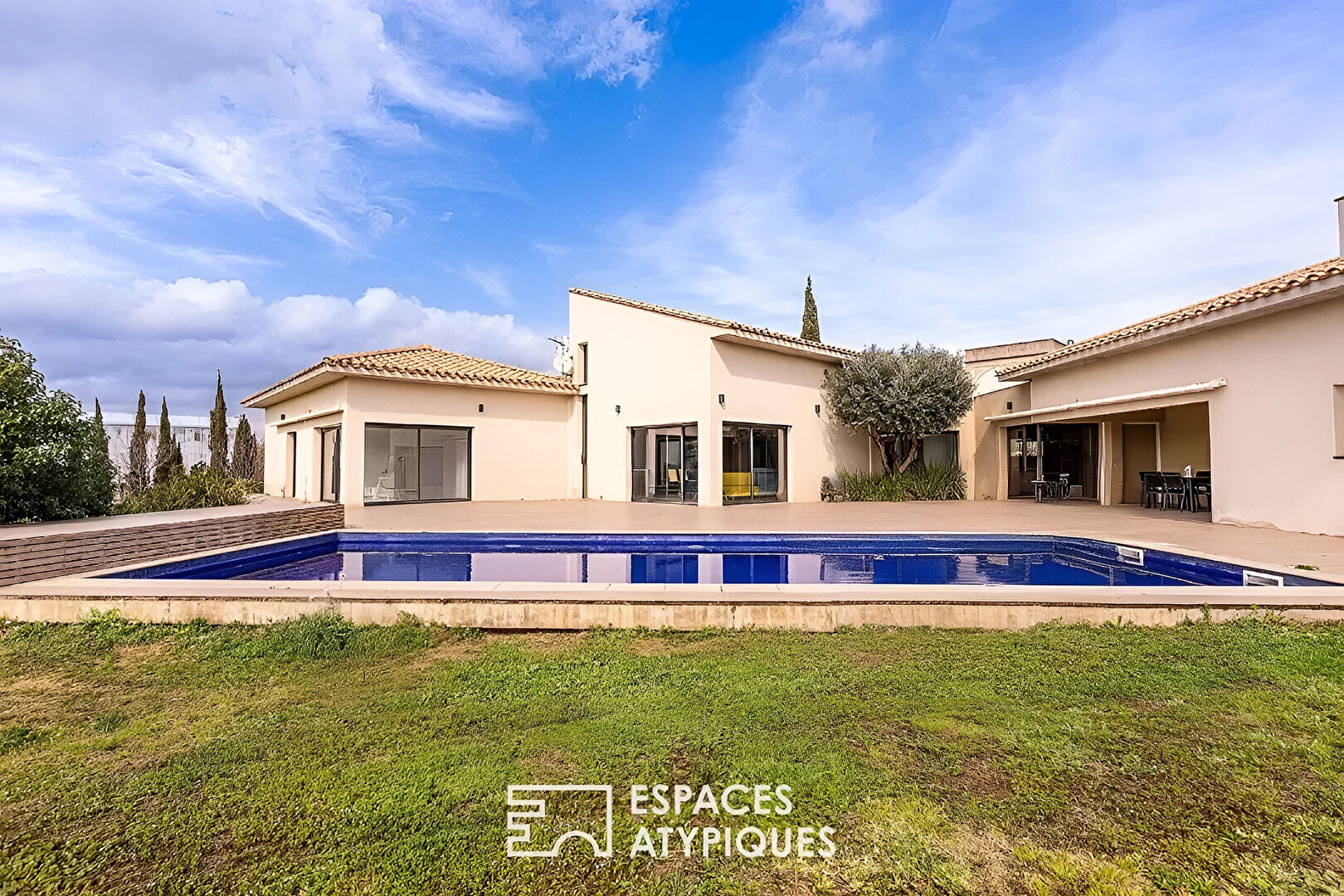 Villa d&rsquo;architecte dans un écrin de verdure