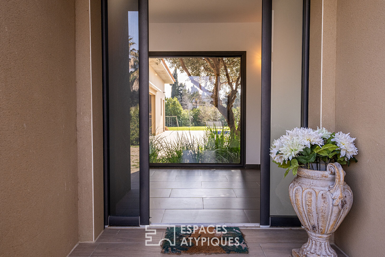 Villa d&rsquo;architecte dans un écrin de verdure