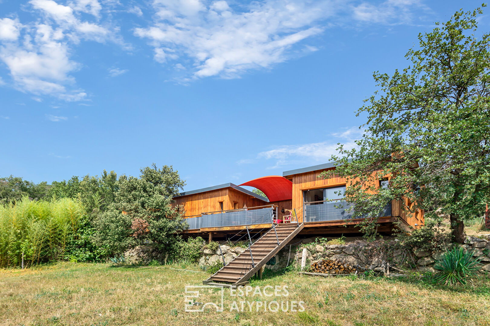 Villa d’architecte en bois avec vue panoramique sur les Pyrénées