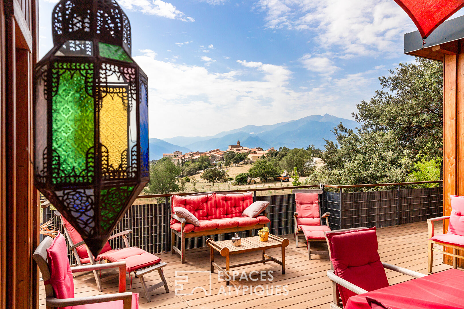 Villa d’architecte en bois avec vue panoramique sur les Pyrénées
