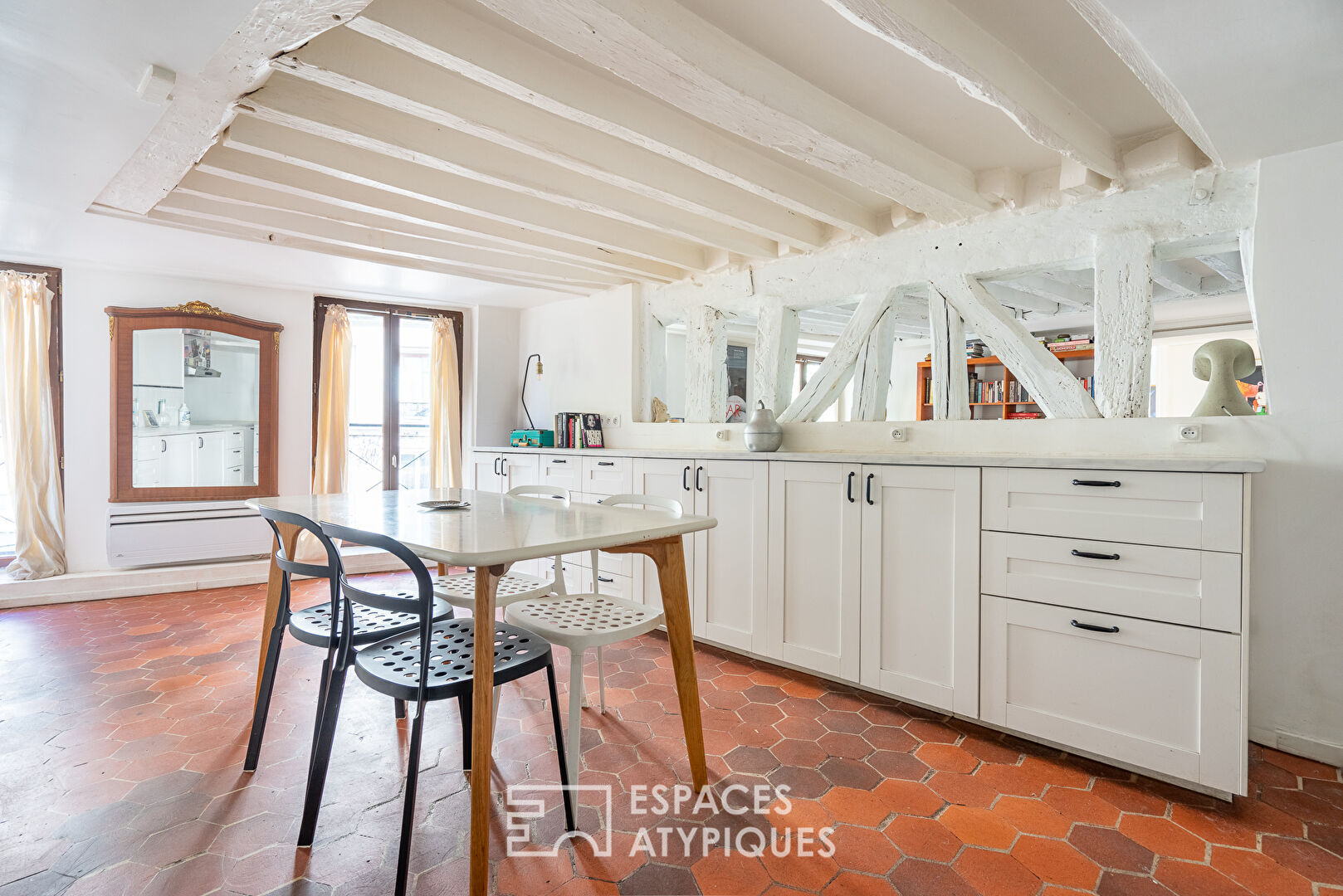 Vintage-style apartment near the Canal St Martin