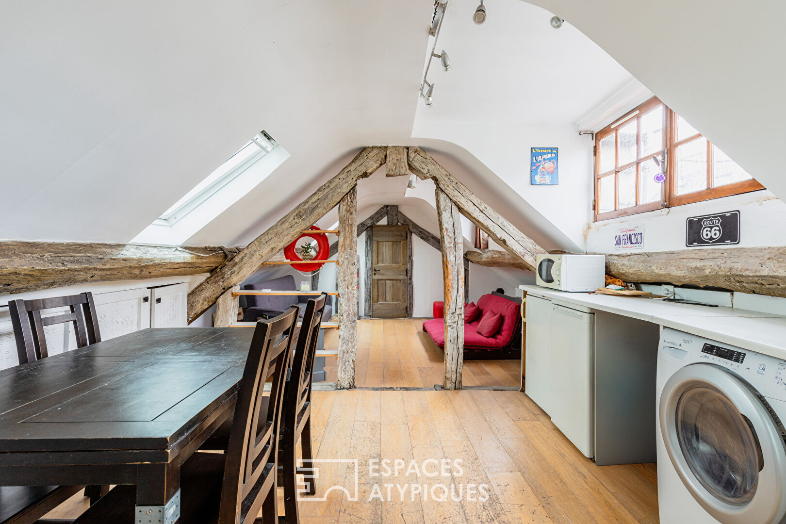 Top floor suspended under the roofs
