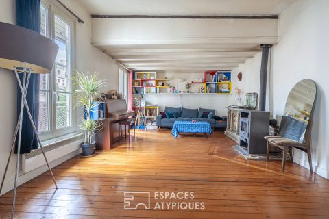 Triplex on the top floor overlooking the courtyard with balcony