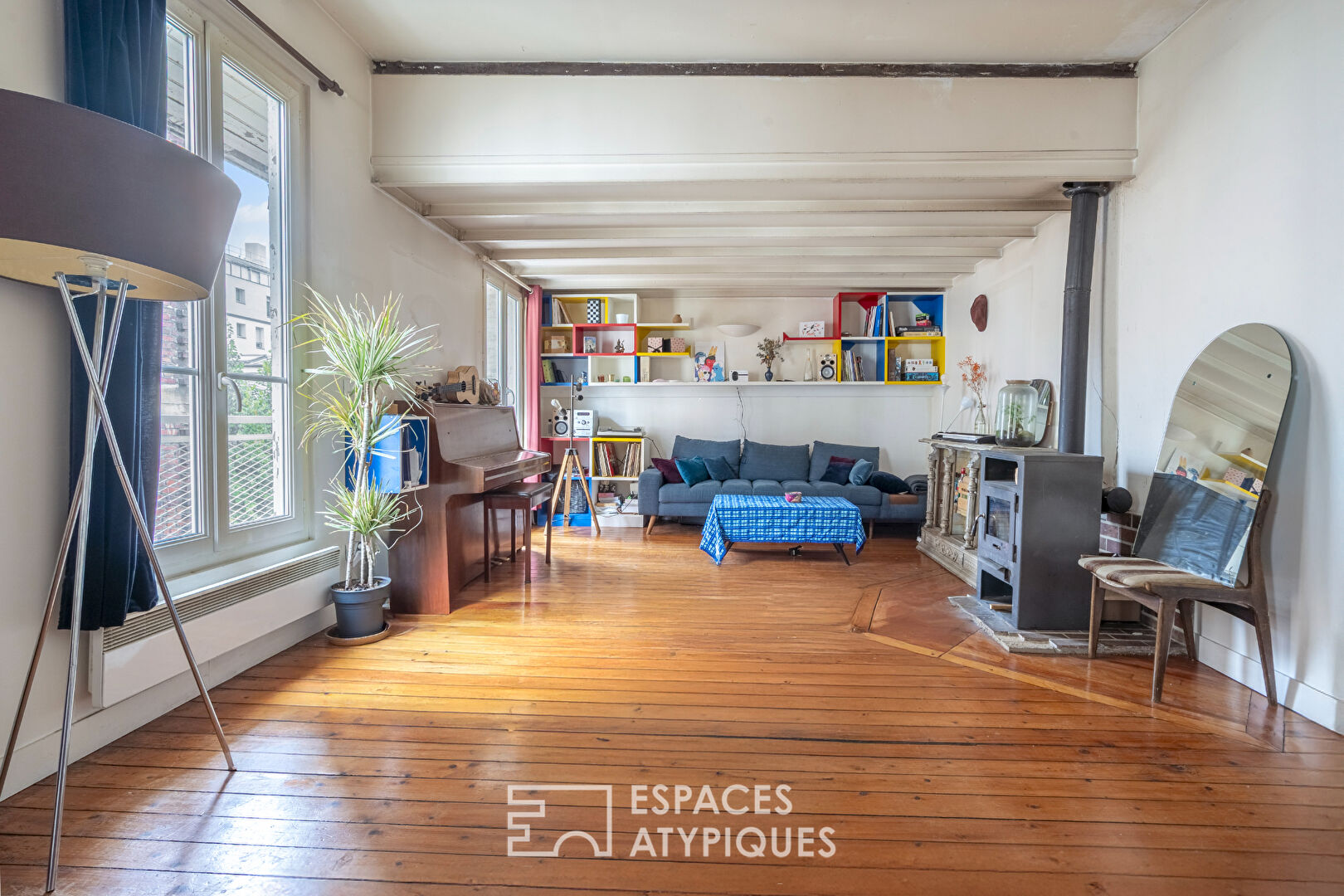 Triplex on the top floor overlooking the courtyard with balcony