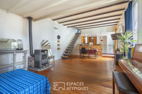 Triplex on the top floor overlooking the courtyard with balcony
